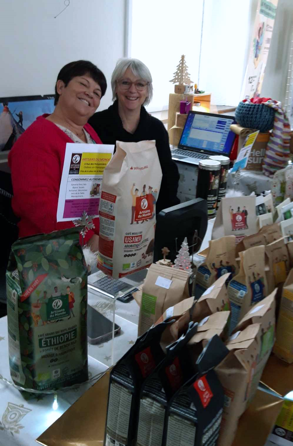 Martine et sylvie accueillantes sur le stand adm 2024